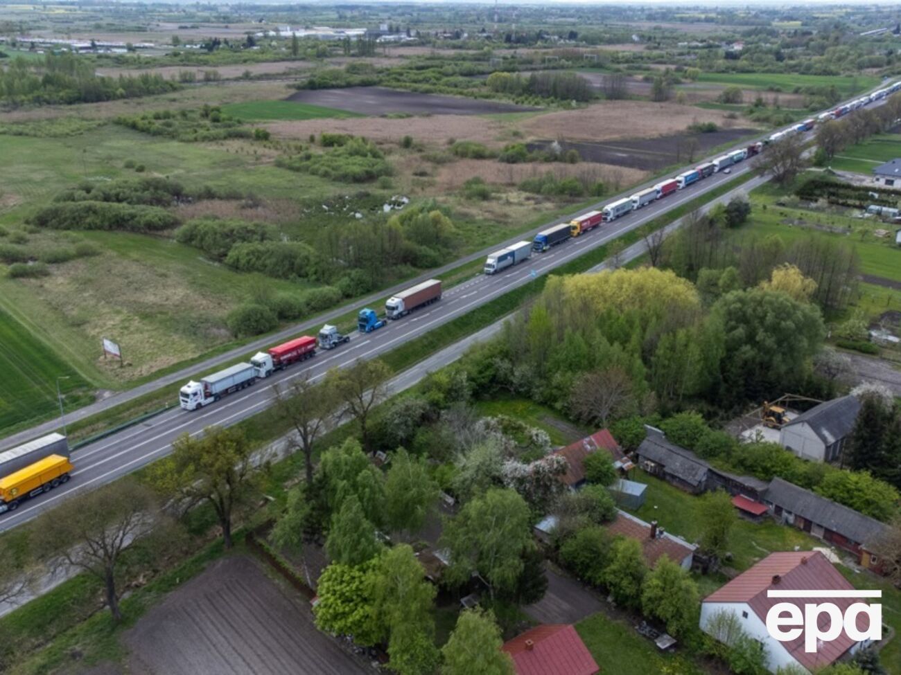 Польща не пропускала білоруські вантажівки через кордон весь день