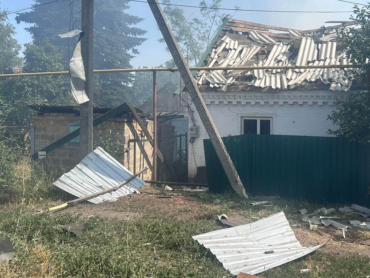 Враг регулярно обстреливает населенные пункты Донецкой области