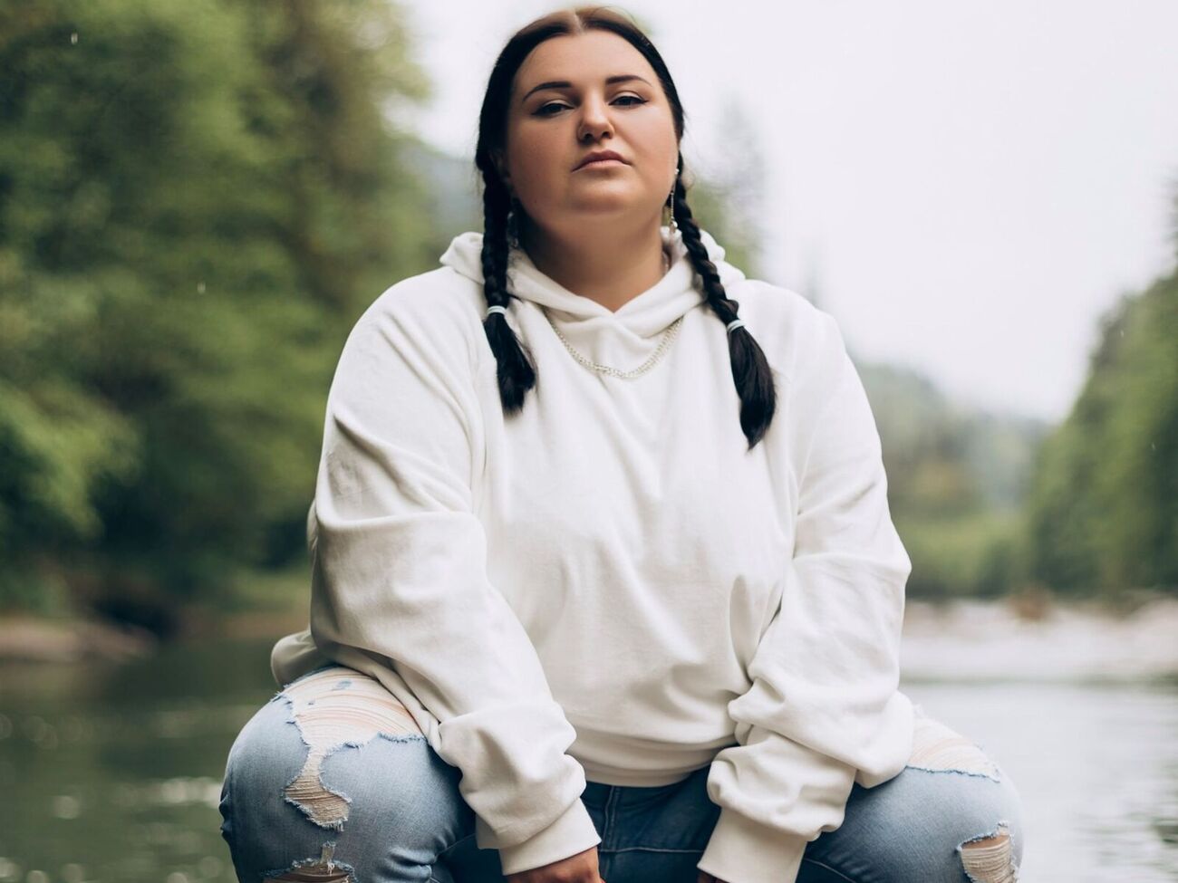 alyona alyona у своїй творчості закликає шанувальників приймати себе і свої тіла такими, якими є