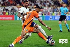 Англичане (в белом) вырвали победу, пропустив первыми