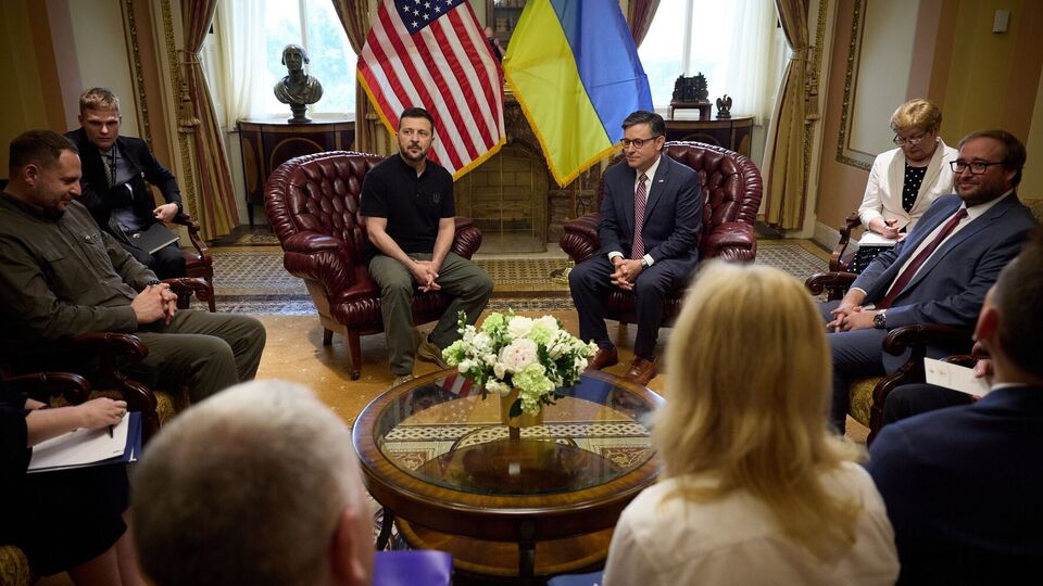 Зеленский обсудил с Джонсоном поддержку Украины