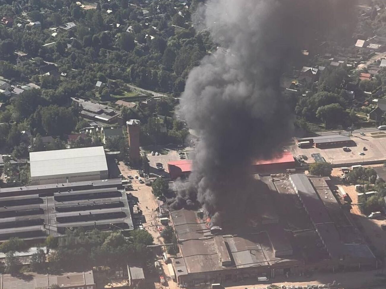 Горел предположительно цех научно-производственного предприятия "Термокерамика"