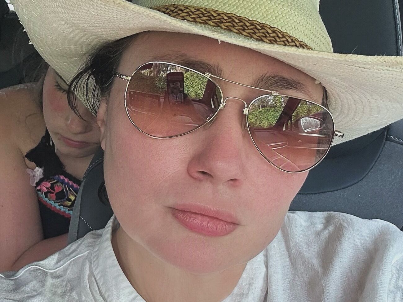 Мозгова показала, як її дочка рятується від спеки