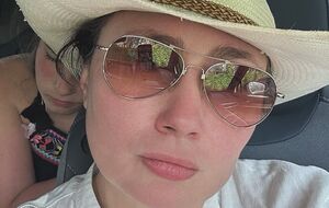 Мозговая показала, как ее дочь спасается от жары