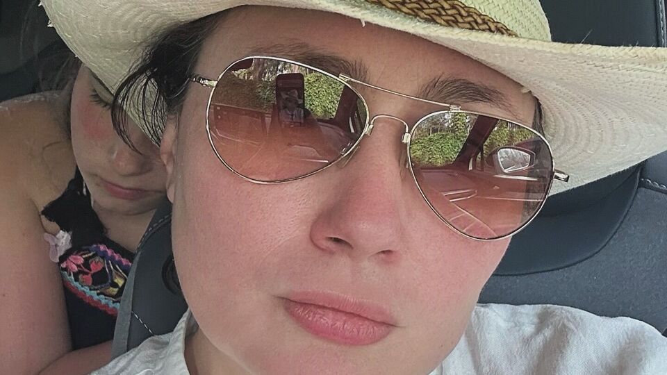 Мозгова показала, як її дочка рятується від спеки