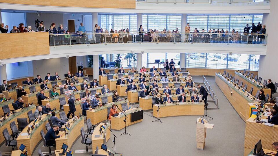 За проголосовали 99 депутатов Сейма