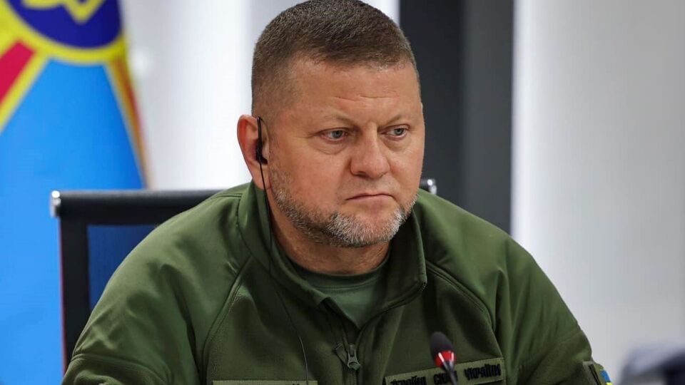 9 травня Зеленський офіційно призначив Залужного послом України у Великобританії