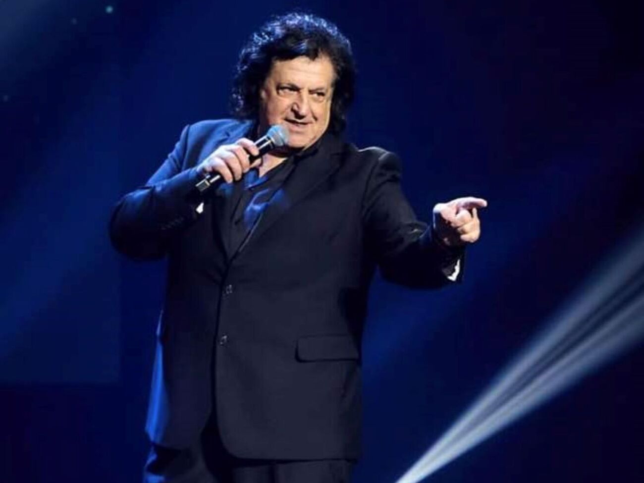 Бобул родился в 1953 году