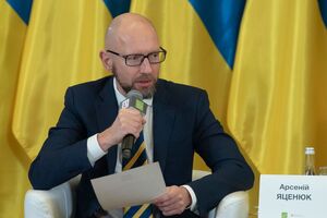 Яценюк підкреслив, що сам має облігацій на суму $500 тис.