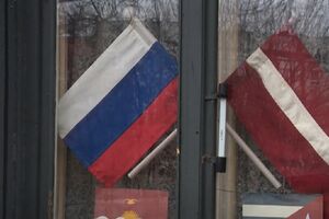 Російський прапор Крейле вивішувала, зокрема, у вікнах