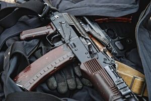 Російський військовий утік, забравши із собою ручний кулемет Калашникова і 70 набоїв
