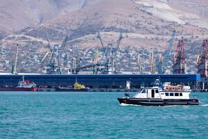 Оккупанты хотят защитить свои корабли в Новороссийске