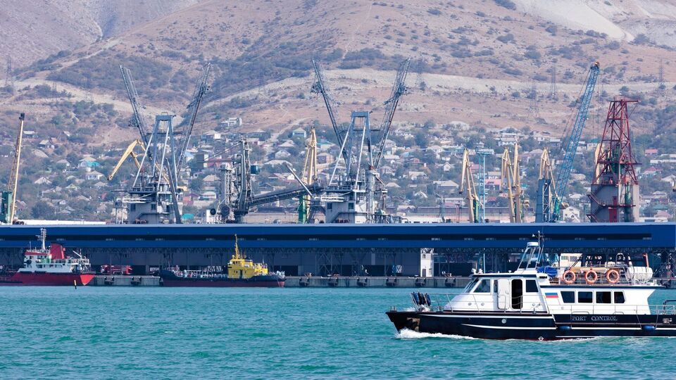 Оккупанты хотят защитить свои корабли в Новороссийске