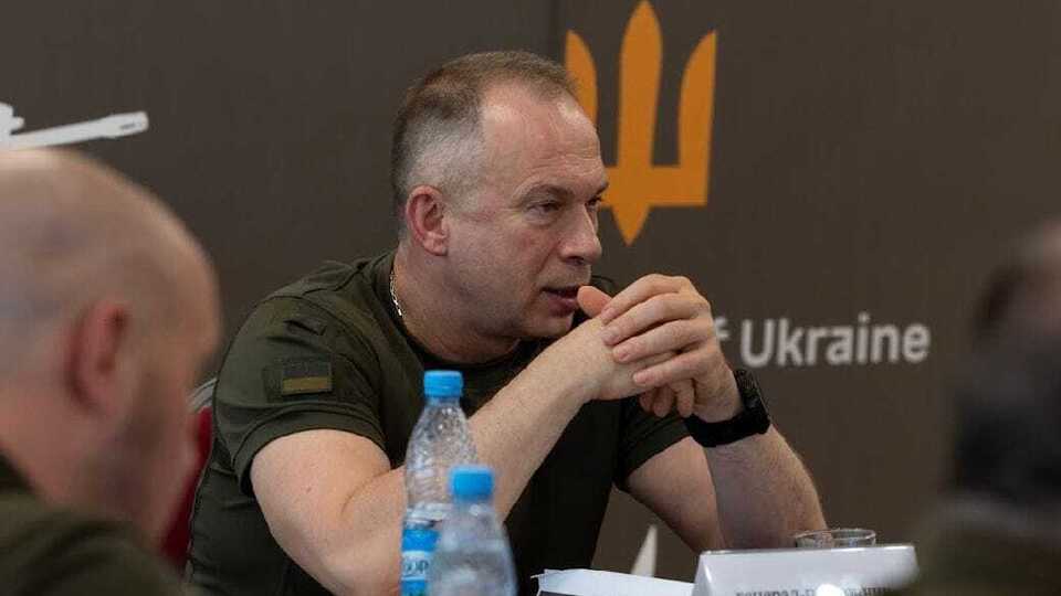 Сирський ухвалив рішення про впровадження в курс підготовки для військовослужбовців обов'язкового блоку щодо вивчення норм міжнародного гуманітарного права, зазначили в Генштабі ЗСУ