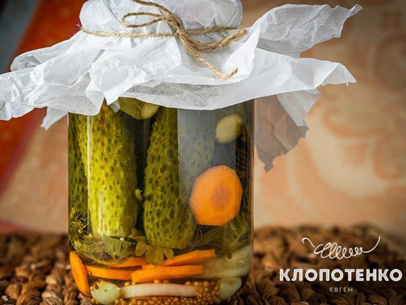 Согласно рецепту, в банку нужно добавить морковь