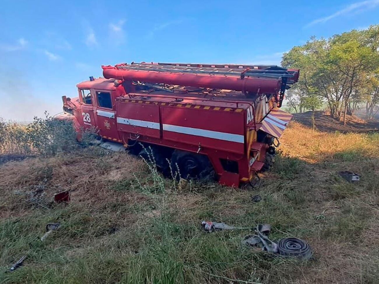 В результате российской атаки поврежден автомобиль спасателей из Никополя, отметили в ГСЧС