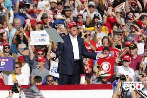 Трамп выразил соболезнования родным погибшего на митинге человека