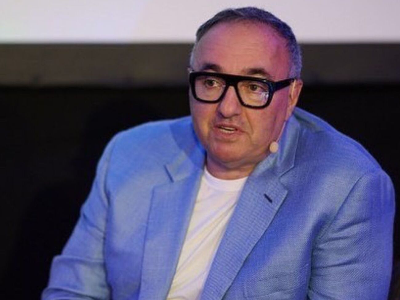 Два фото Трампа, сделанные после выстрелов. На первом – шокированный человек, на втором – политик, мгновенно понявший, что угроза миновала, а шанс появился