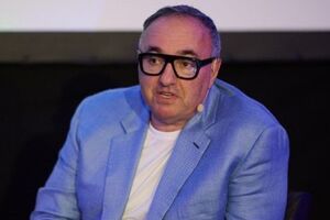 Два фото Трампа, які зробили після пострілів. На першому – шокована людина, на другому – політик, який миттєво зрозумів, що загроза минула, а шанс з'явився