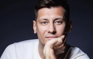 Учитывая чутье и харизму Трампа, очевидно, что до конца выборной кампании он будет разыгрывать карту с покушением по полной