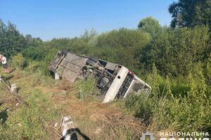 Водій автобуса, попередньо, не впорався з керуванням