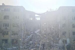 Россияне разрушили подъезд многоквартирного дома