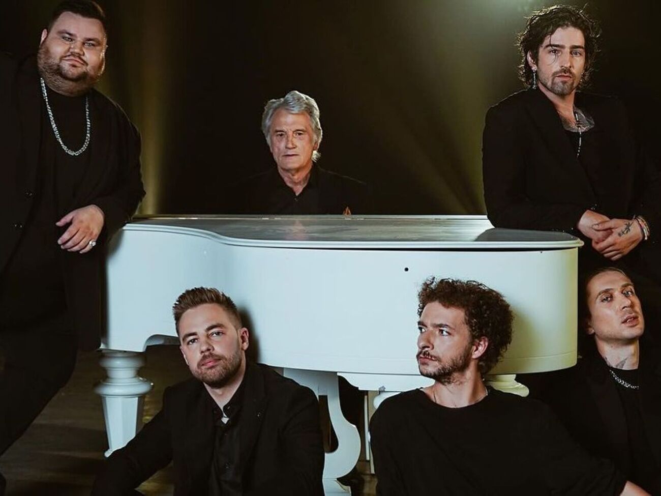 По словам участников группы, среди тех, кто будет донатить, разыграют мед от Ющенко