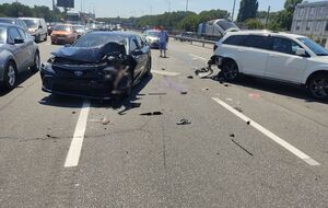 В автомобіль Dodge, який стояв, в'їхав автомобіль Toyota, за кермом якого, за даними ЗМІ, був Ткачук