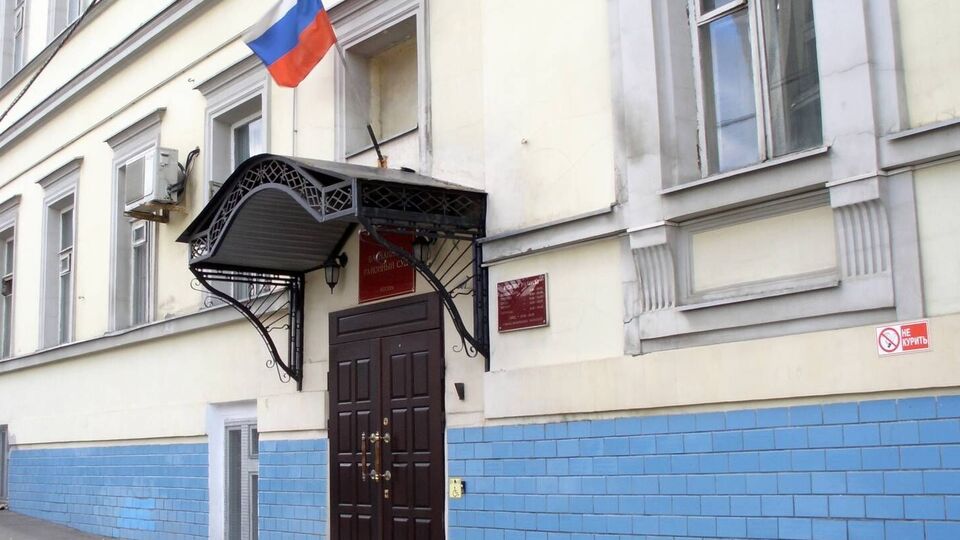 Обоих политиков суд РФ объявил в розыск