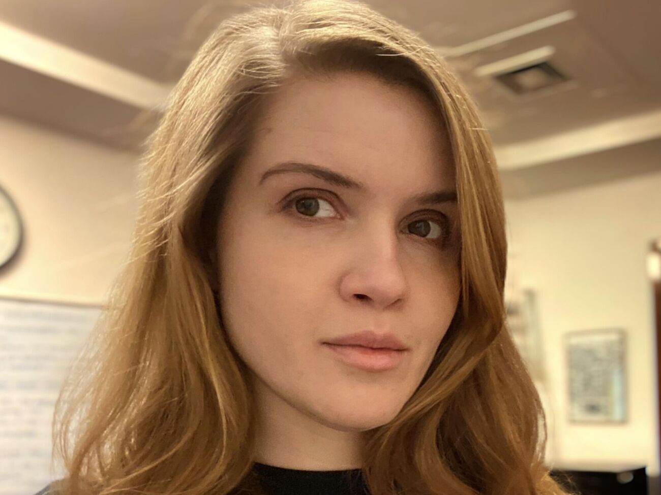 Из партии "Слуга народа", по сообщению Безуглой, ее исключили 6 февраля