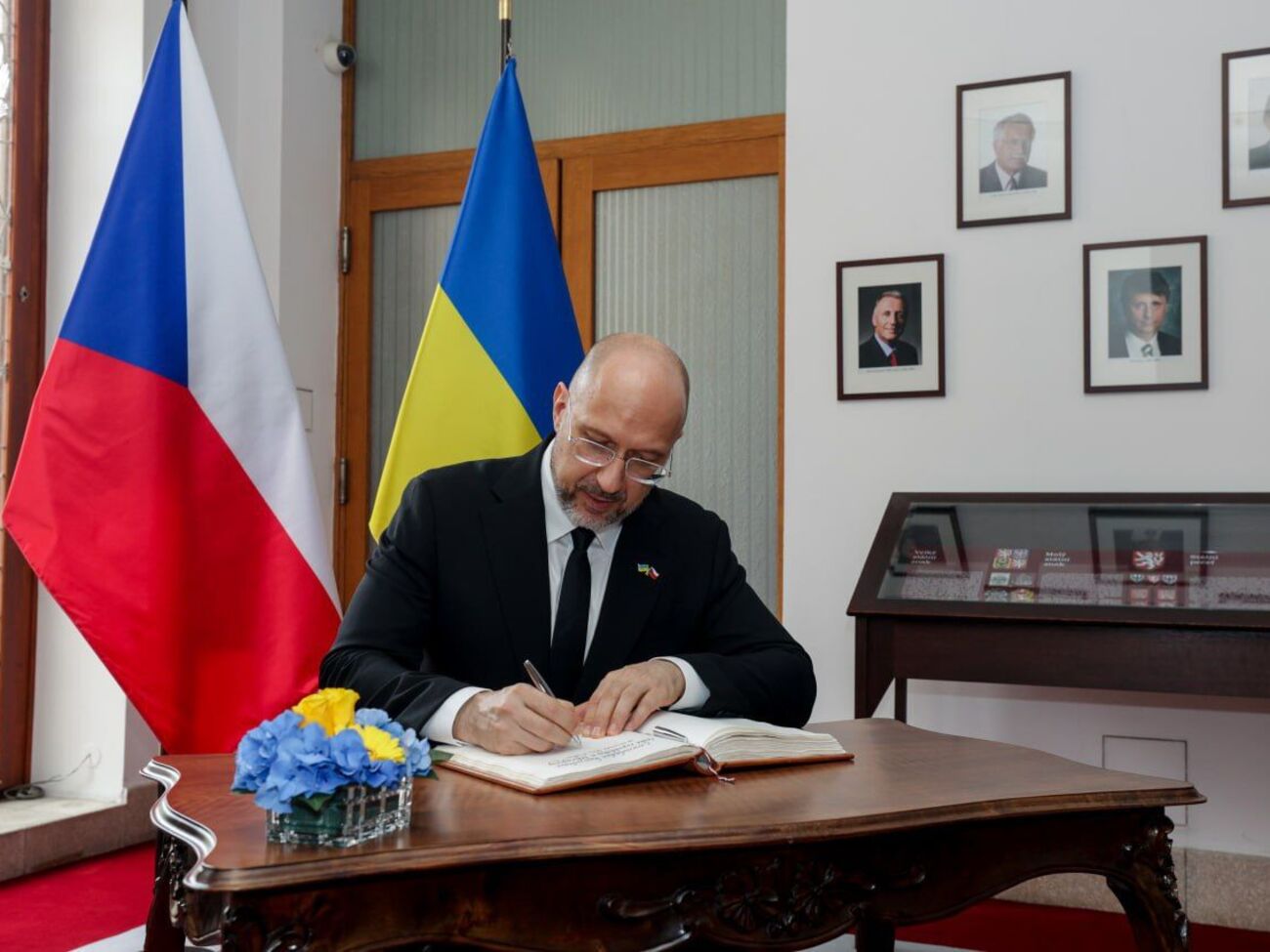 За результатами підписання угоди між чеською Sellier & Bellot і ДП "Укроборонсервіс" в Україні збудують новий патронний завод, розповів Шмигаль