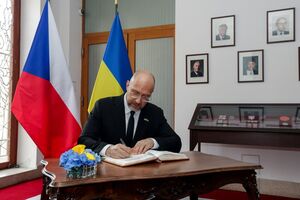 За результатами підписання угоди між чеською Sellier & Bellot і ДП "Укроборонсервіс" в Україні збудують новий патронний завод, розповів Шмигаль