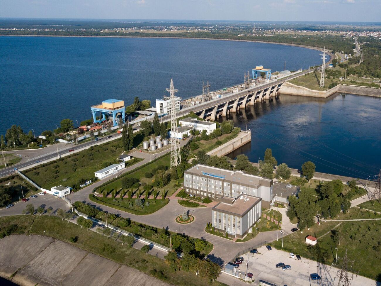 Даже в случае успешной ракетной атаки РФ на ГЭС может затопить лишь несколько подвалов в некоторых районах Киева, отметили в "Укргидроэнерго"