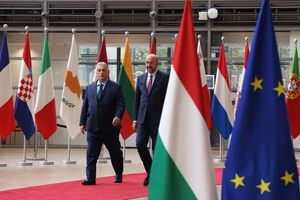 Мишель выразил свое несогласие с заявлением Орбана о том, что ЕС якобы проводит "провоенную политику"