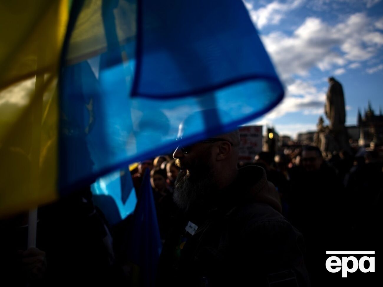 Против активистов в Чехии открыли уголовное дело за изображение украинского флага