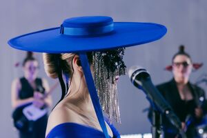 Klavdia Petrivna в рамках проекта спела в новой аранжировке песню "Намалюй мені ніч"