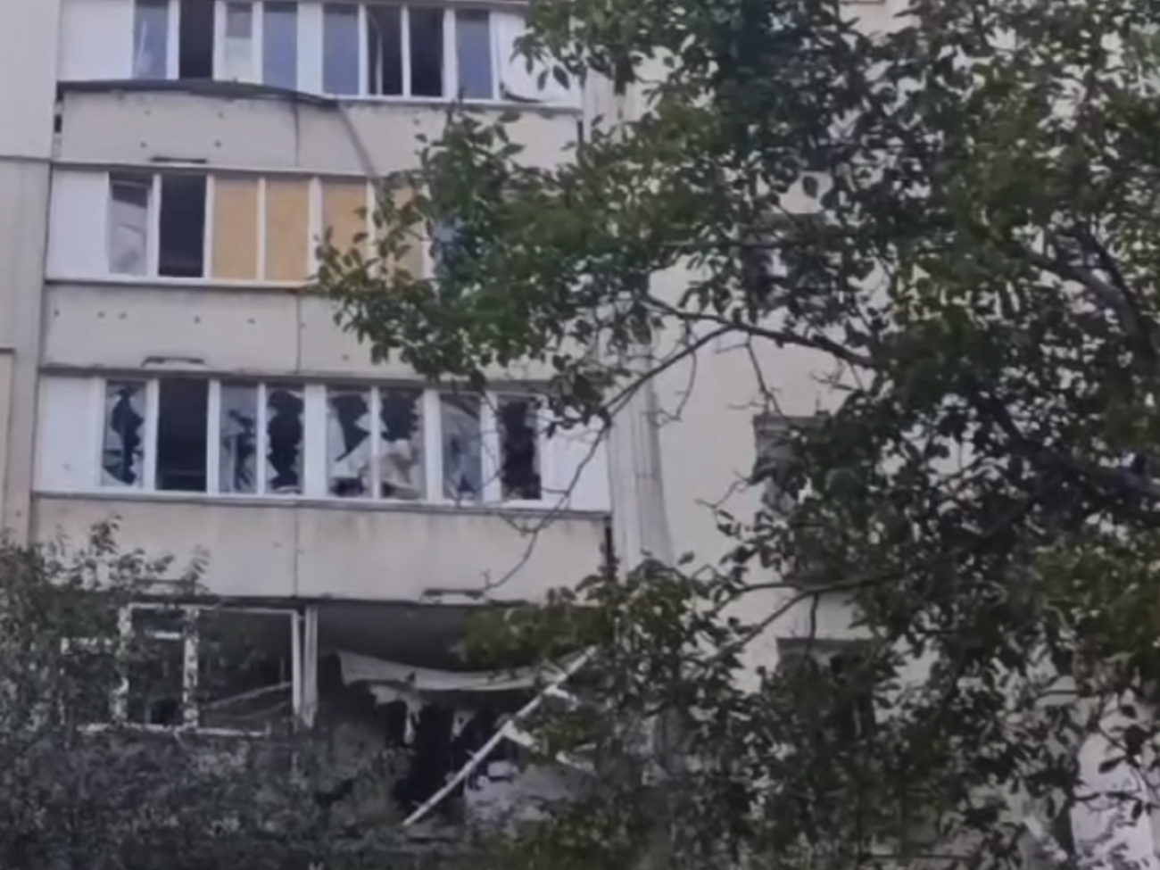 Постраждали жінки, які були біля будинку в момент обстрілу