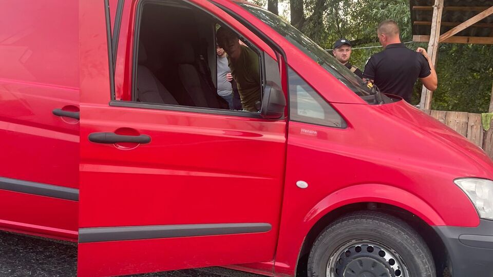 В Закарпатской области 61-летний мужчина не выполнил требования по остановке на КП и пытался скрыться на авто, отметили в ГПСУ