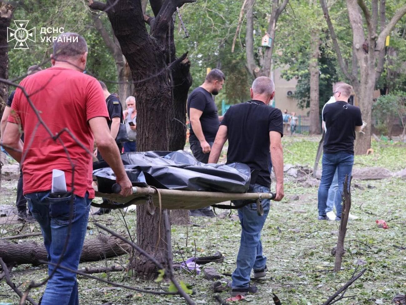 Росія щодня доводить своїм терором, що тиску на неї замало, зазначив Зеленський