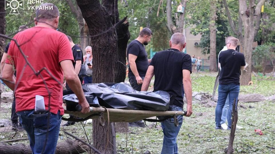 Россия ежедневно доказывает своим террором, что давления на нее мало, отметил Зеленский