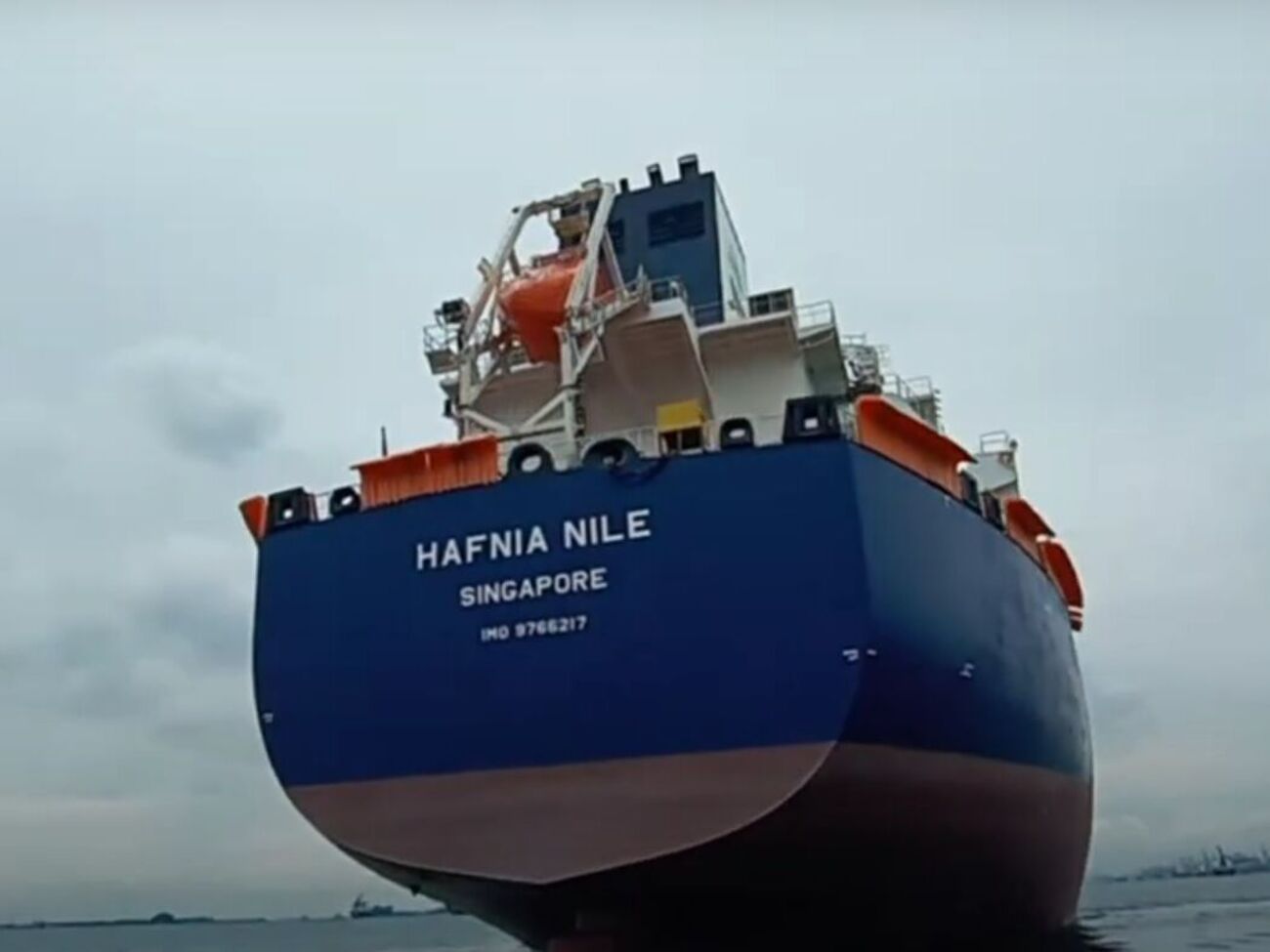 Оба судна перевозили нефть, пишут СМИ