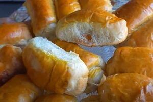 Випікайте булочки в духовці, розігрітій до 180 °С, протягом 30 хвилин