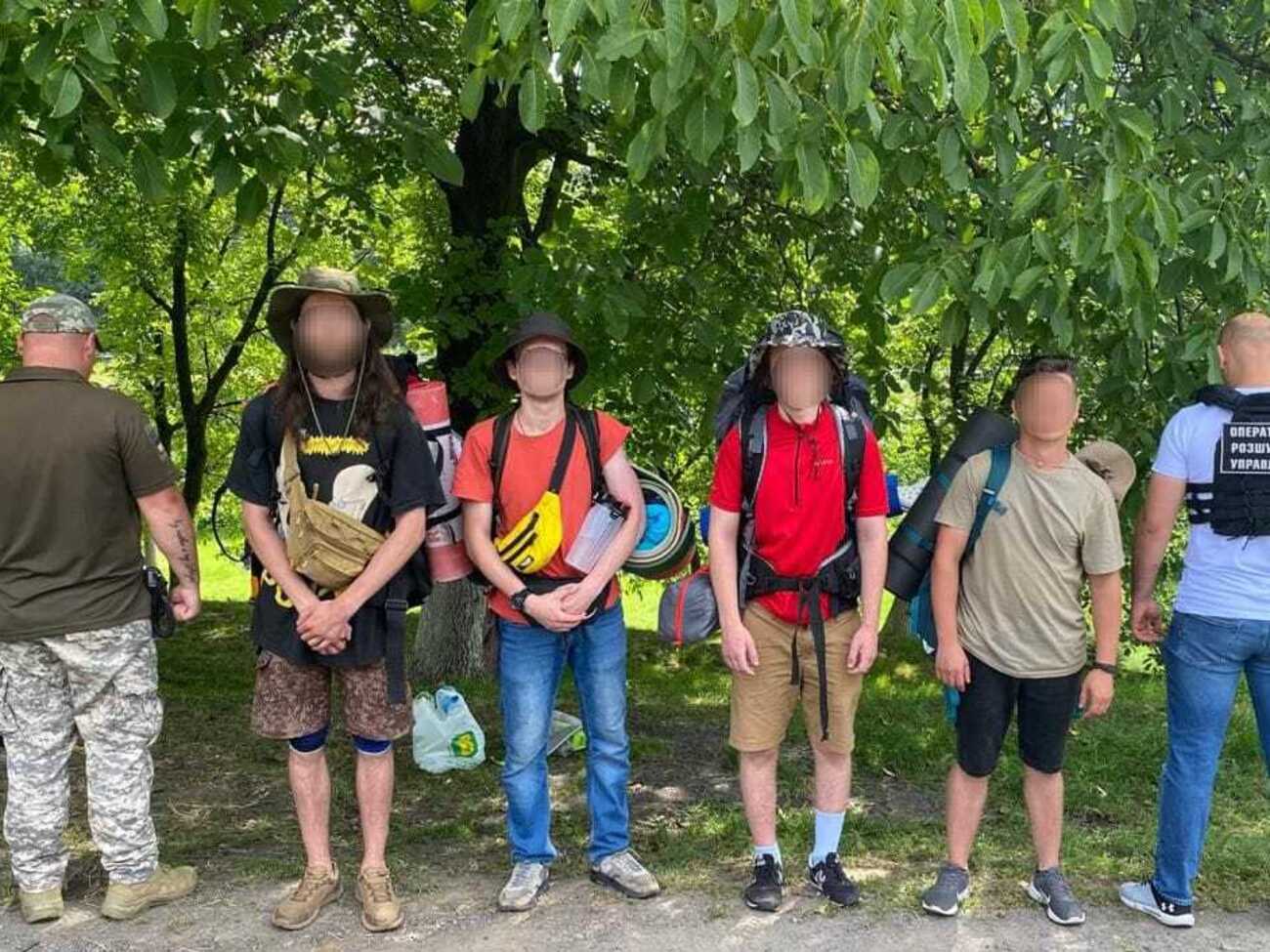 Один із чоловіків планував потрапити до Німеччини, двоє – до Польщі, а росіянин мав повернутися і виїхати через пункт пропуску