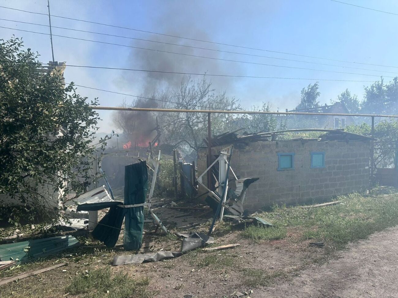 63-летняя женщина погибла, двух раненых госпитализировали