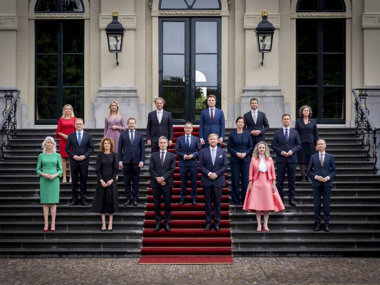 Новое правительство заработало через семь месяцев после парламентских выборов