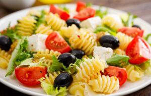 Макарони потрібно варити у підсоленій воді