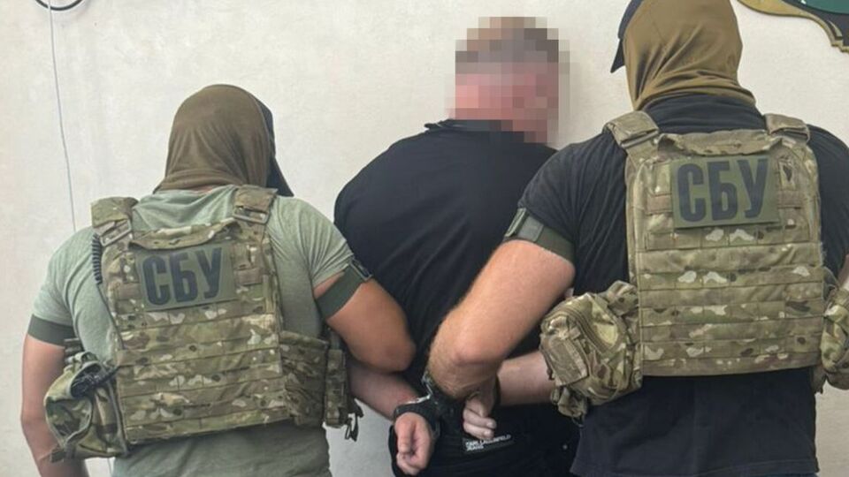 Фігуранта затримали під час отримання ним $30 тис. завдатку від покупців турбази, повідомлюють правоохоронці
