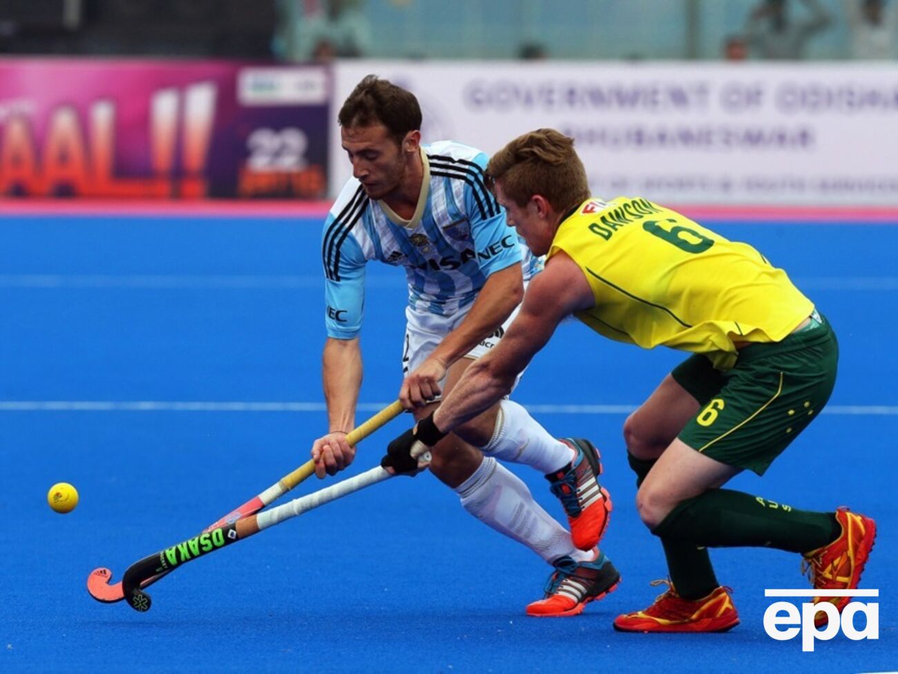 Замість накладання гіпсу Доусон (справа) вирішив ампутувати частину пальця