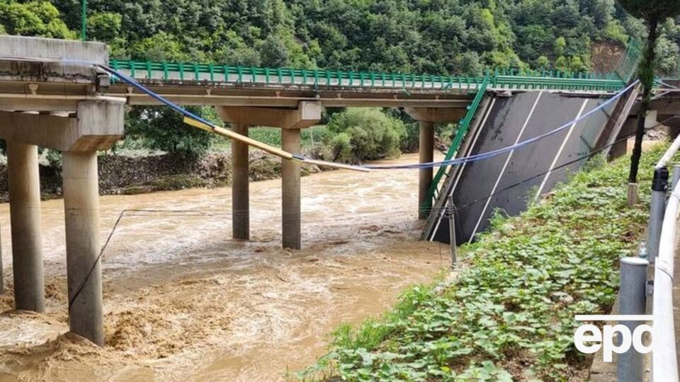 Рятувальники продовжують роботи на місці обвалення