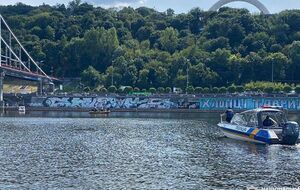 В реке ищут упавшую с канатной дороги девушку